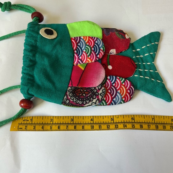 Handmade fabric fish-shaped crossbody bag - Picture 4 of 10